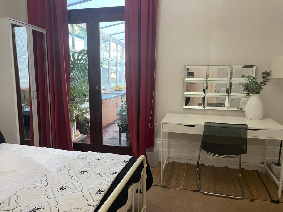 Inviting You To Your From 10 Minutes From Stratford Westfield Lägenhet