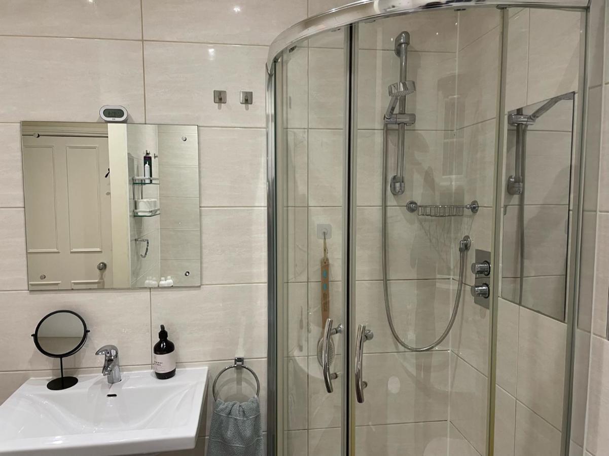 Privat overnatting Private King Room With Huge En-Suite In Shared House In Marylebone