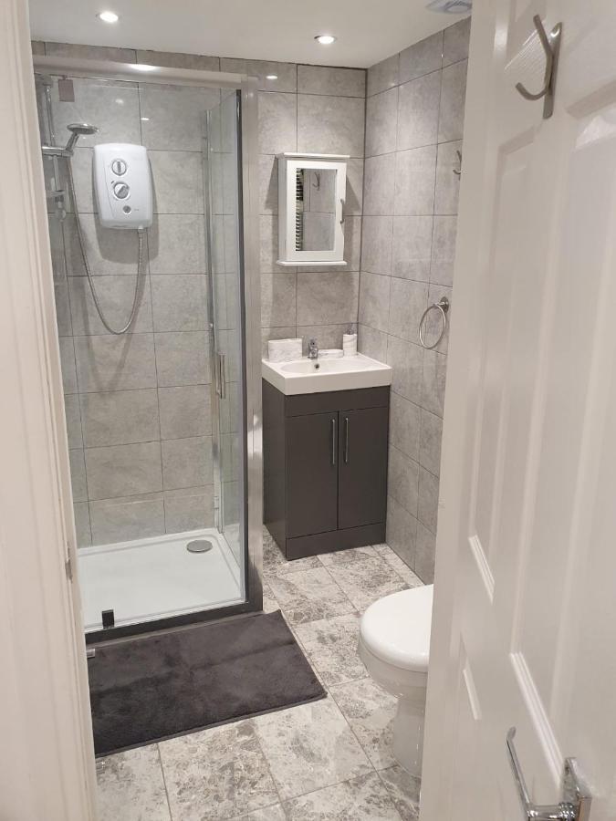 Privatunterkunft Spacious Loft Space With Private En-suite Bathroom *