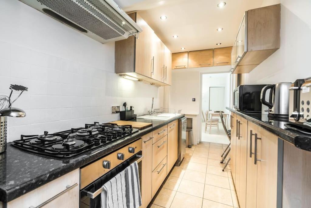Spacious Beautiful Just-renovated Flat With Patio - Chelsea Appartement Londen