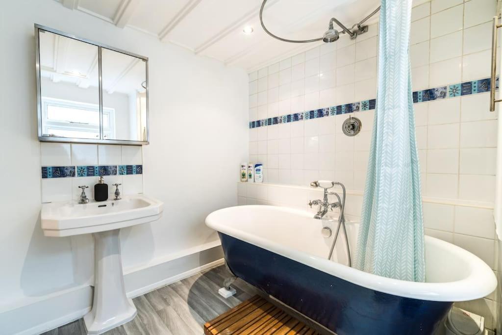 Spacious Beautiful Just-renovated Flat With Patio - Chelsea Appartement