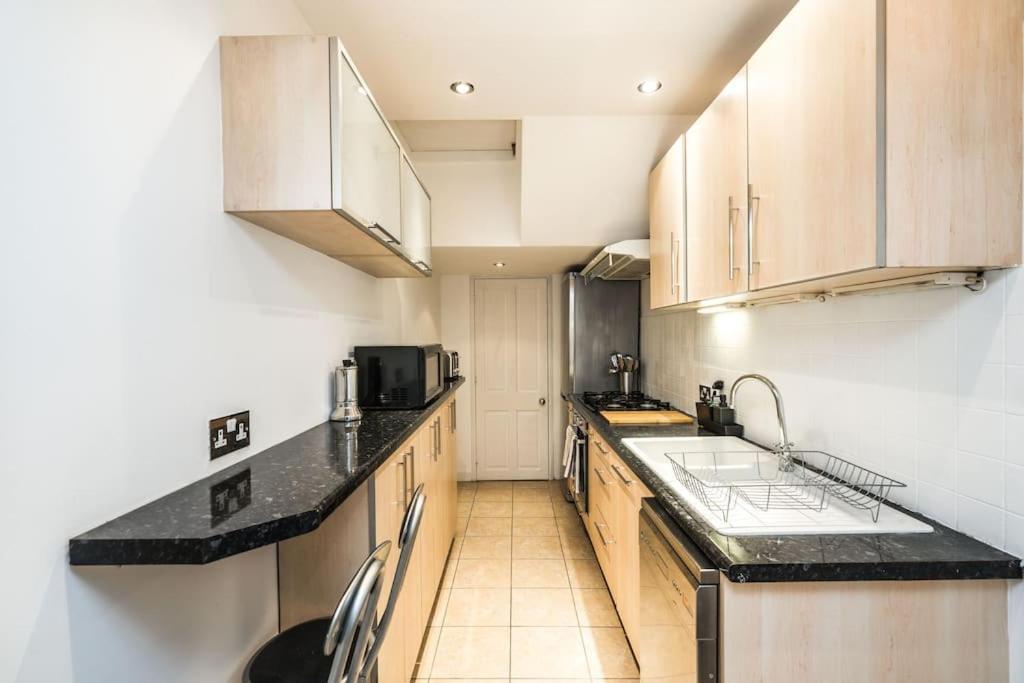 Spacious Beautiful Just-renovated Flat With Patio - Chelsea Appartement *