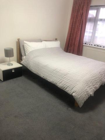 12 Minutes To Kings Cross, 6 Minutes Walks To The Train Station - Free Parking 3 Bed 2 Bath Fully Refurbished Flat No Party Or Gathering Allowed Apartment London