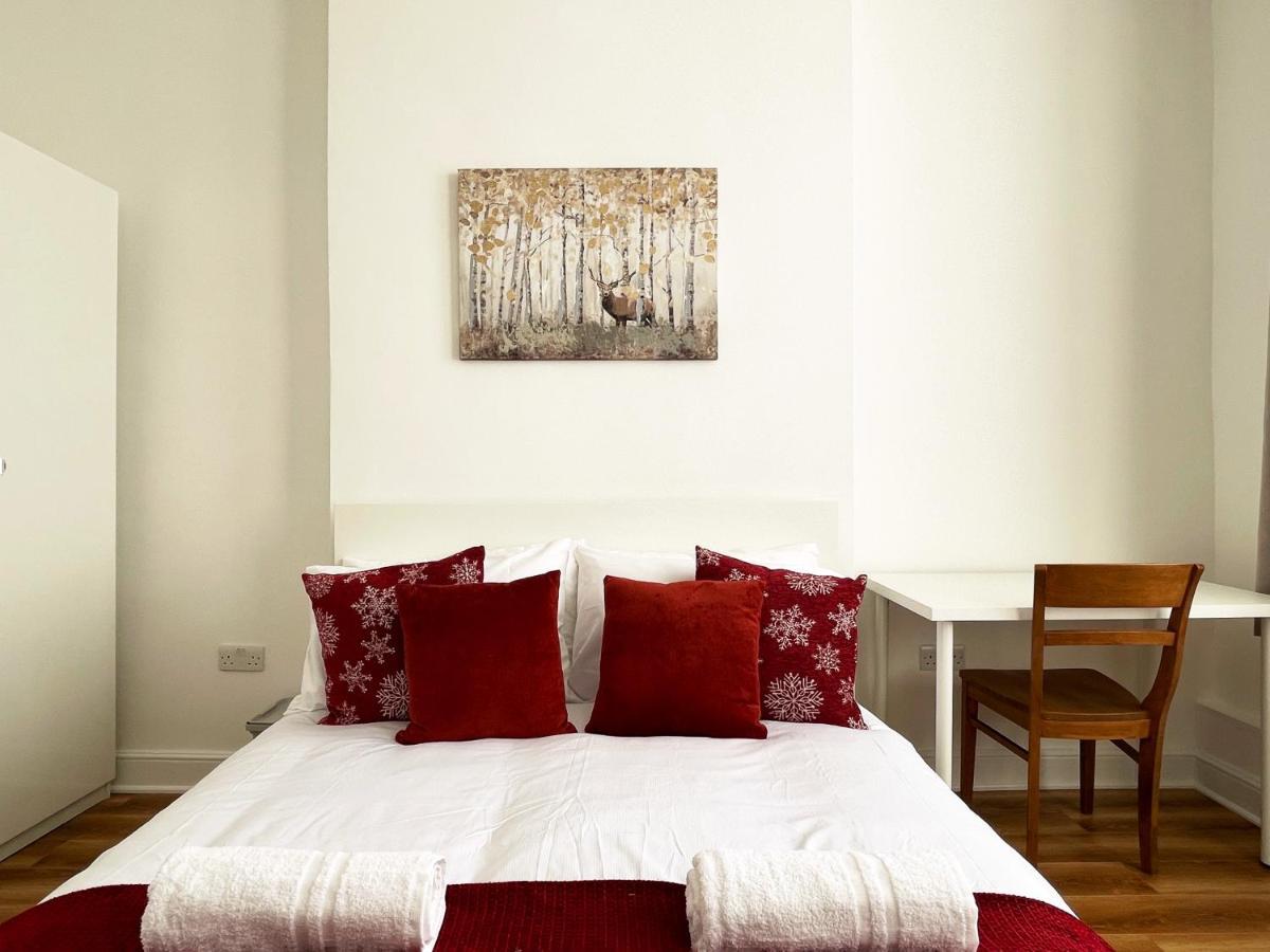 Sarah's Cozy Near Queen's Park Appartement Londen