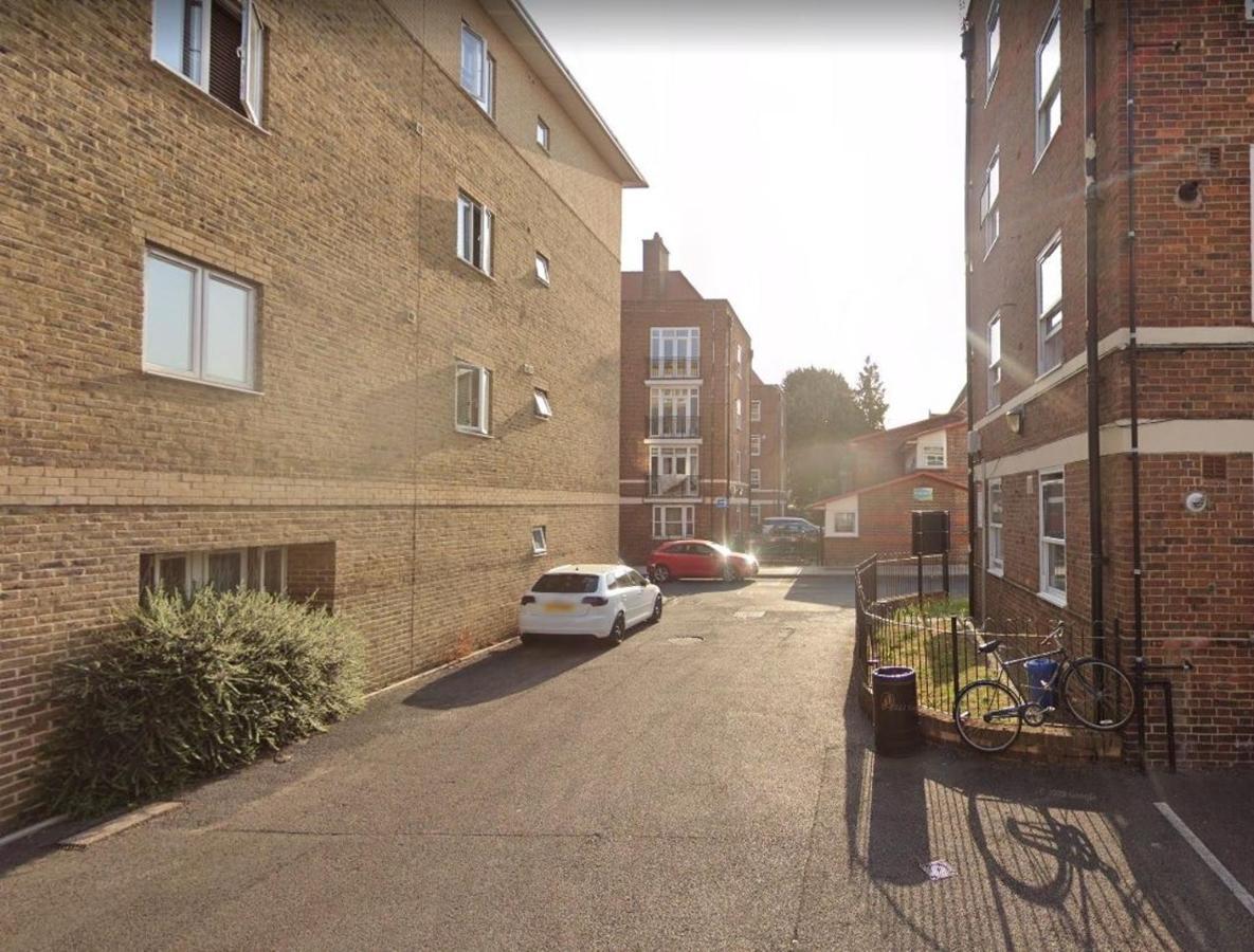 Spacious 1 Bedroom Flat In Appartamento Londra