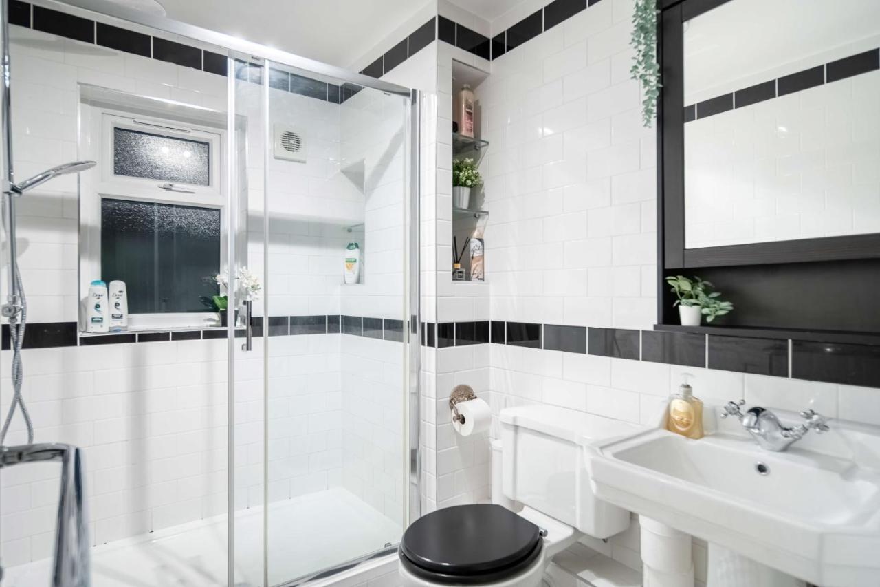 Appartement Chic Two Bed Garden Flat Londen