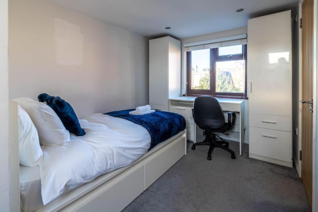 Cosy 3 Bedroom House In The Heart Of Brick Lane! Lejlighed London