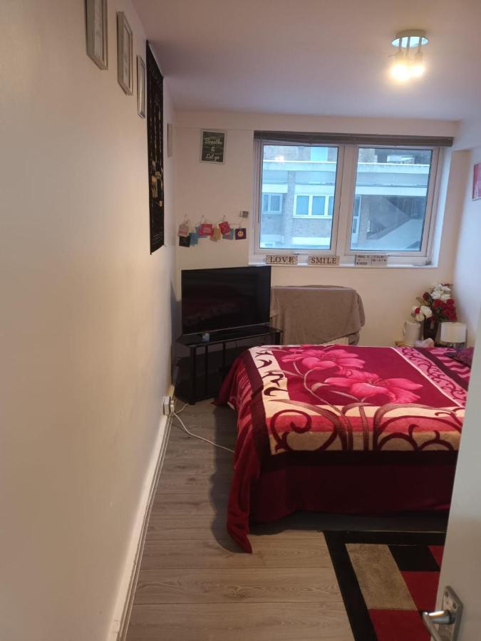 Privatunterkunft A For Male To Share With Another Male Adult London