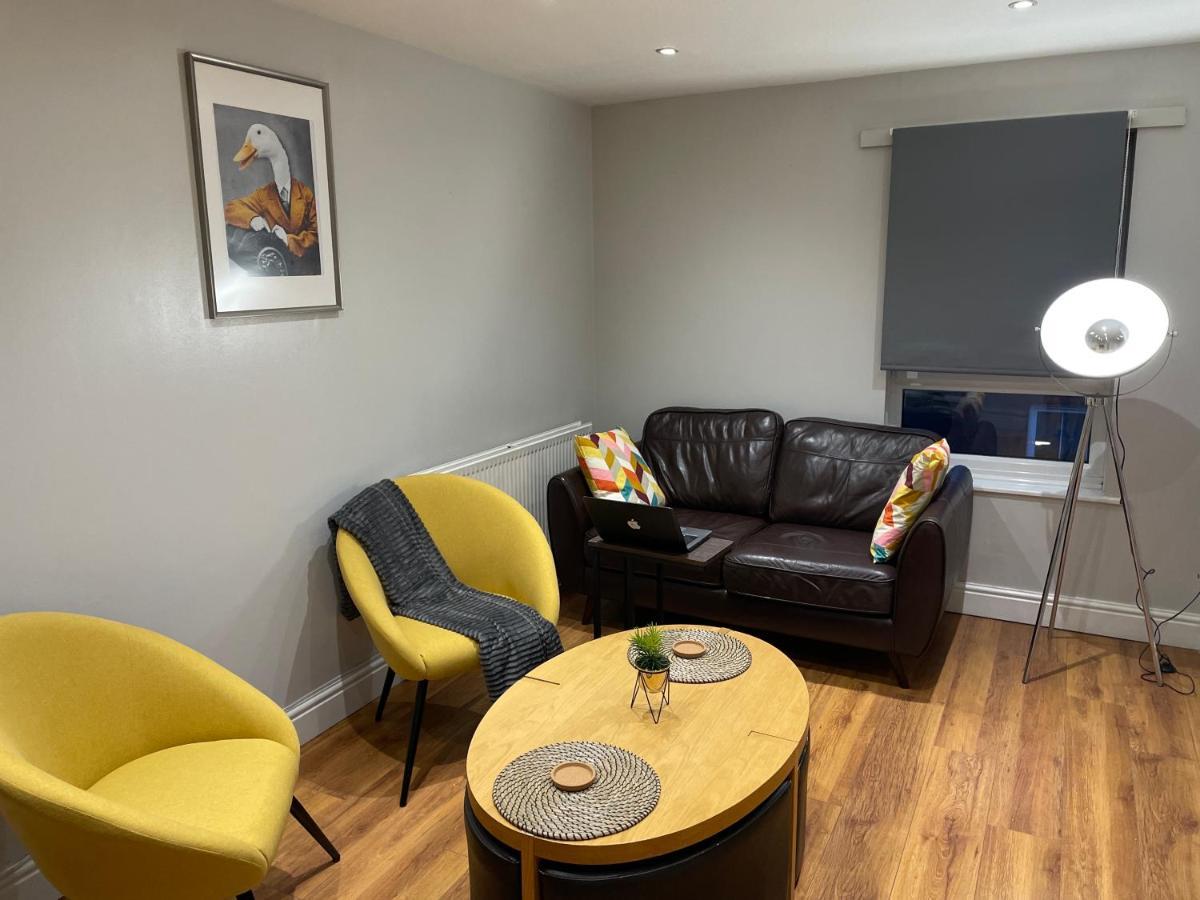 Appartement 2 Bedroom Chiswick Park Tube Station