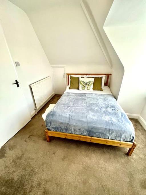 Spacious 3 Bed Flat Close To Central Londra