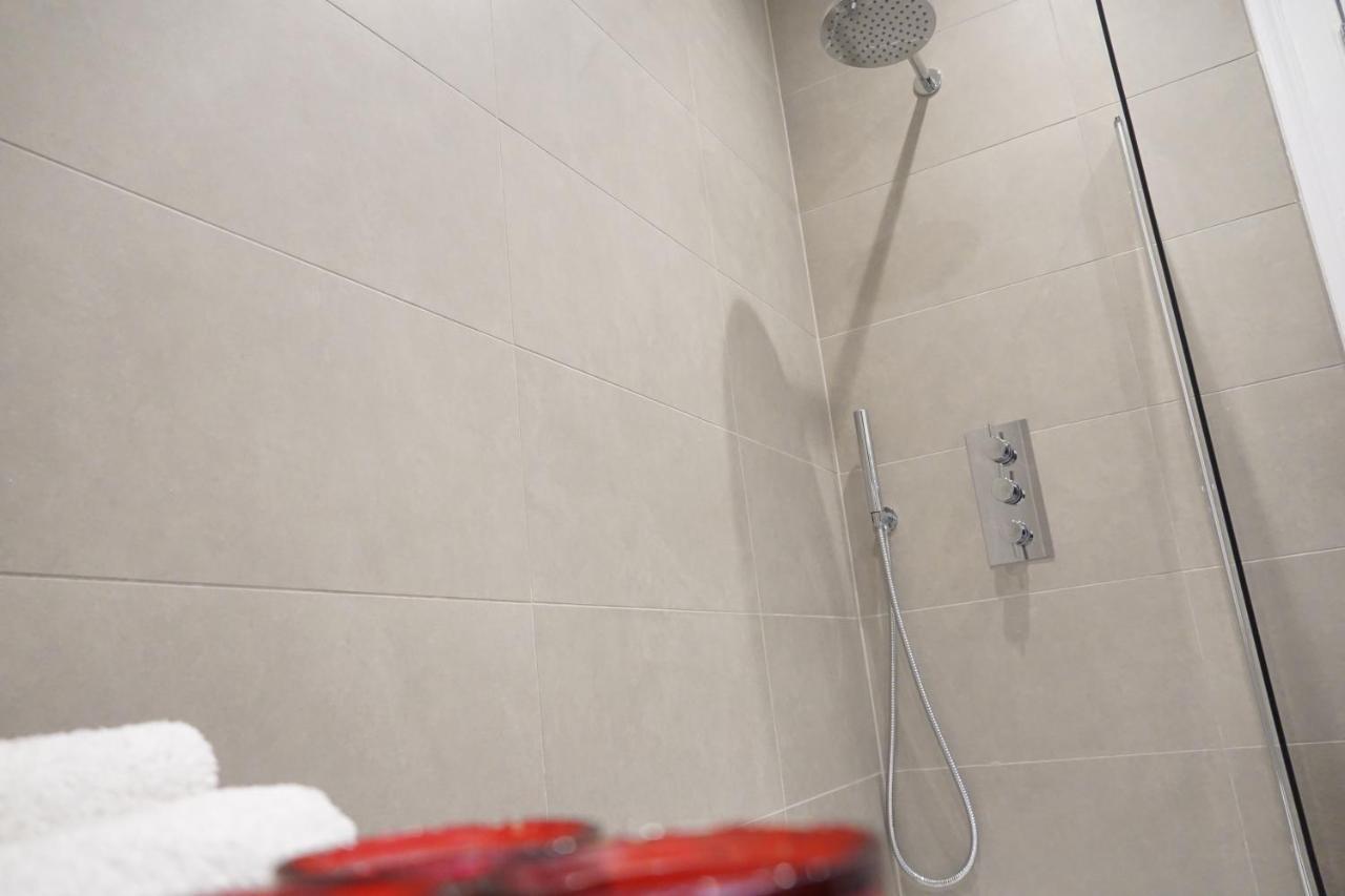3 Bed 2 Bath * Londra