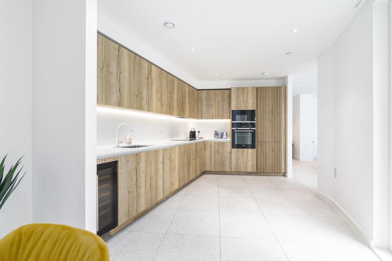 Luxury Spacious Flat With Communal Gardens And Parking Appartement Londen