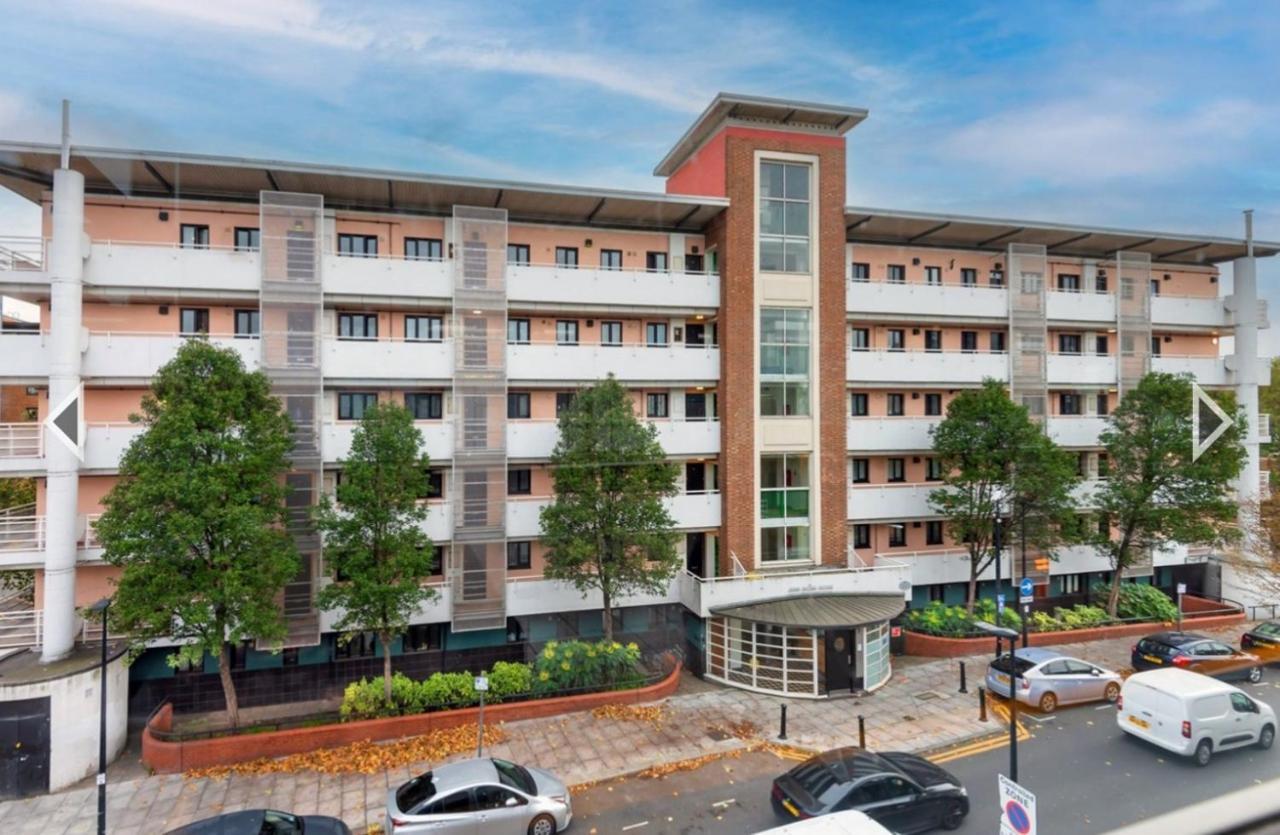 Bright, Interior, Close To The City, 2 Bedroom Appartement