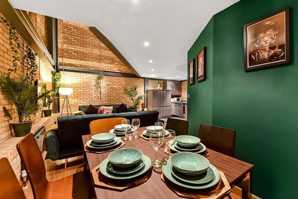 Lejlighed Spacious 2 Bed Urban Jungle Flat,