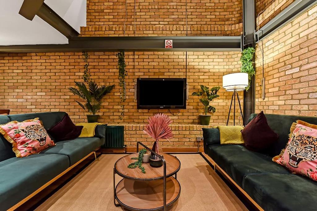 Spacious 2 Bed Urban Jungle Flat, Lejlighed London