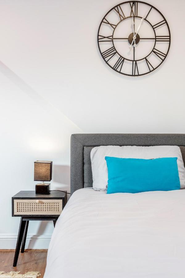 Appartement Entire Lovely Family With Parking, Wifi, Netflix, Self Check-in Londres