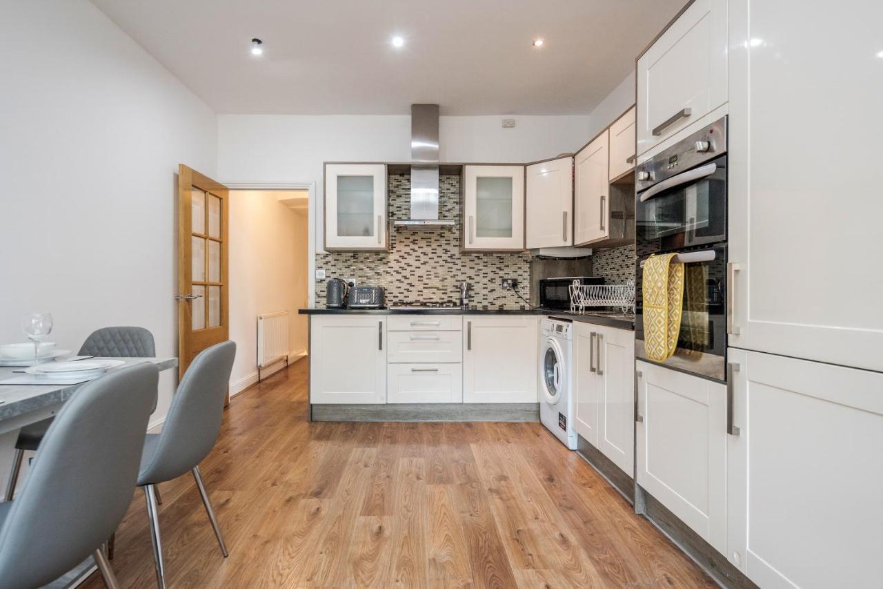 Entire Lovely Family With Parking, Wifi, Netflix, Self Check-in Appartement *