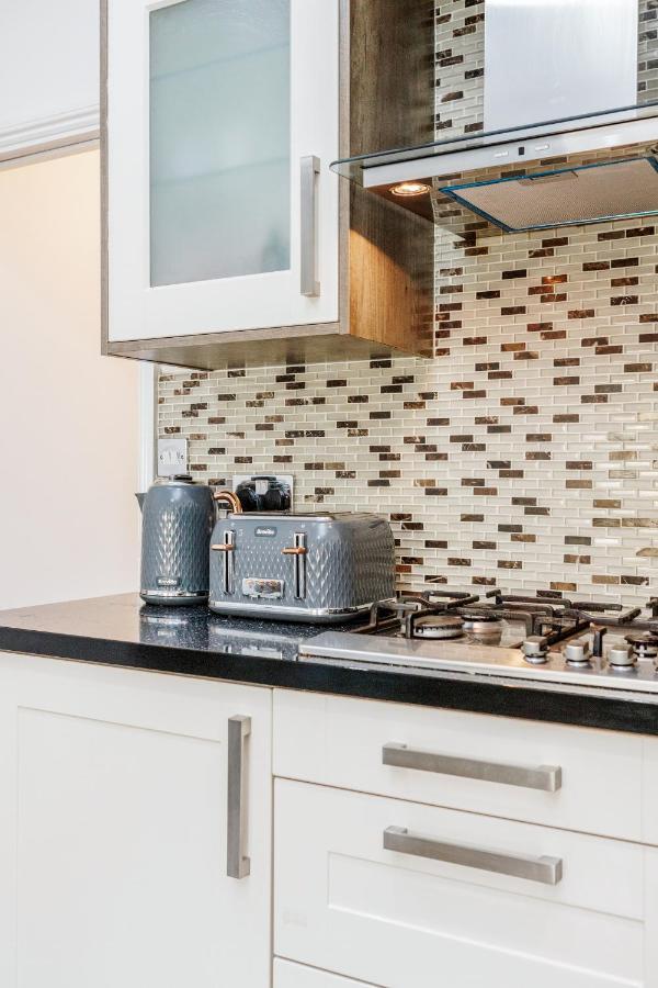 Appartement Entire Lovely Family With Parking, Wifi, Netflix, Self Check-in Londen