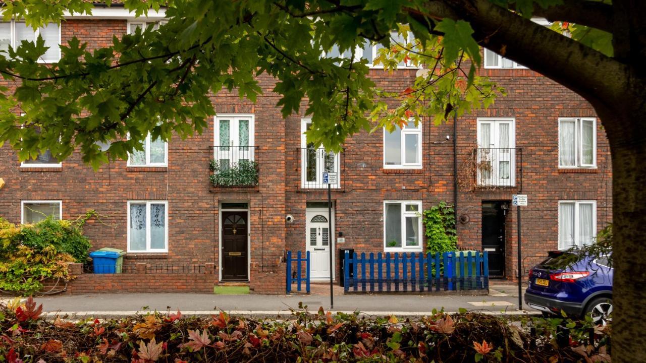 Bridge 3 Bedroom House With Reception Room, Office And Private Garden Semesterbostad London
