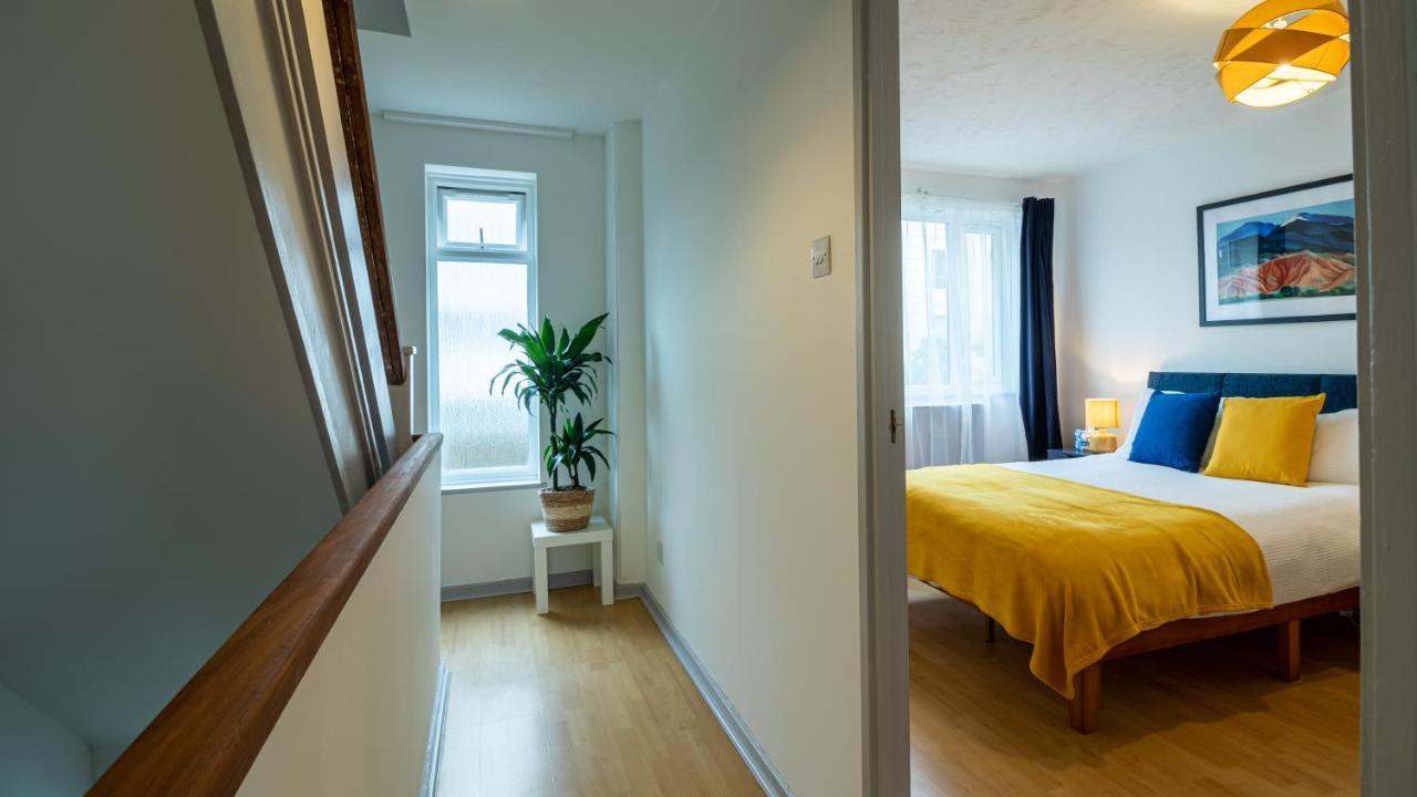 Bridge 3 Bedroom House With Reception Room, Office And Private Garden Semesterbostad