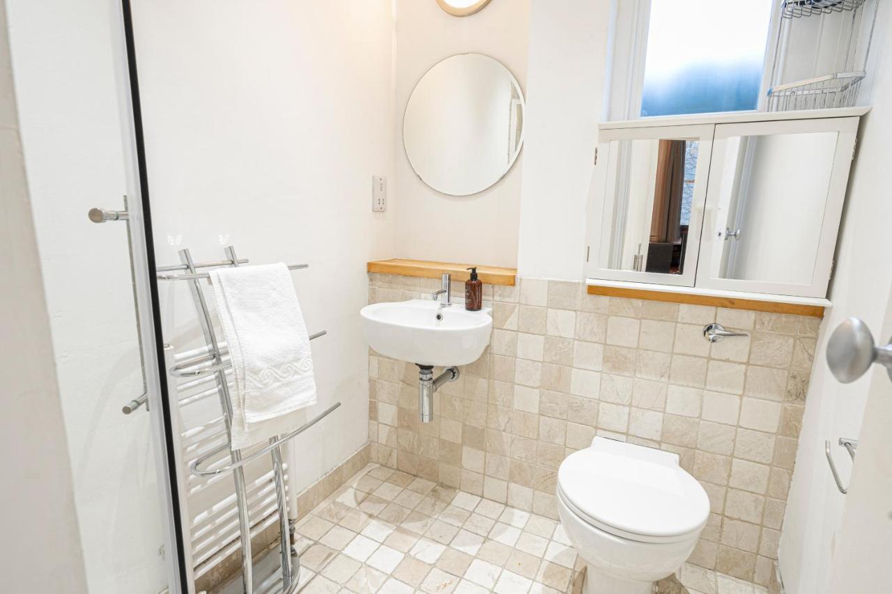 Famous Piccadilly Circus Apartment London