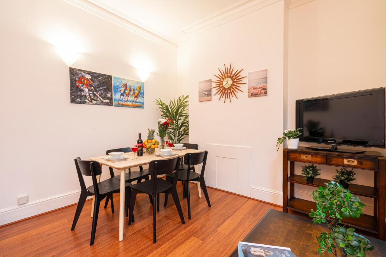Famous Piccadilly Circus Apartment