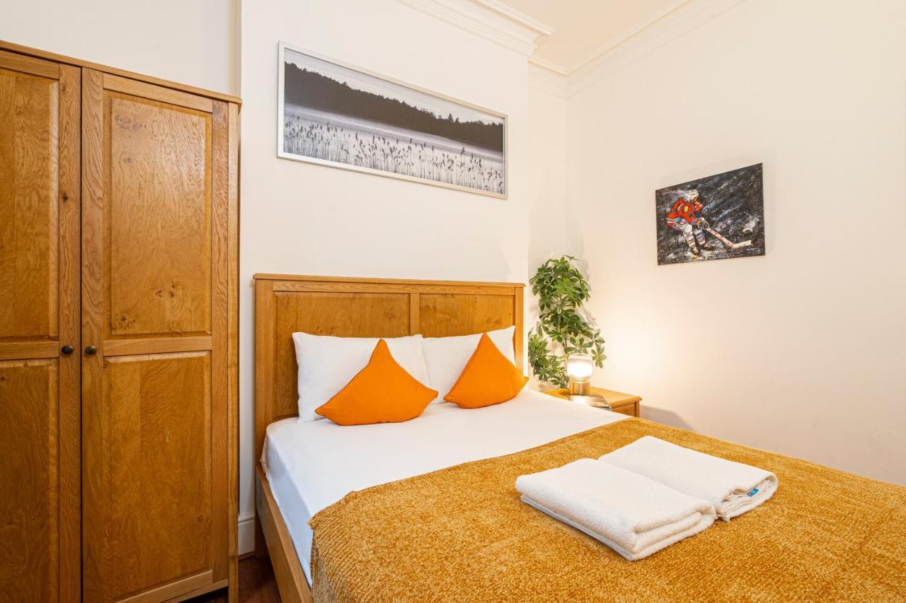 Famous Piccadilly Circus Apartment London