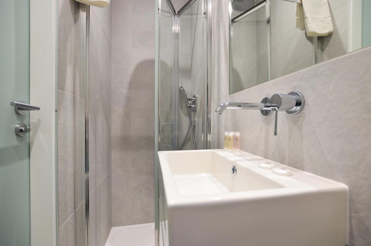 Sale Place Serviced By Concept * London