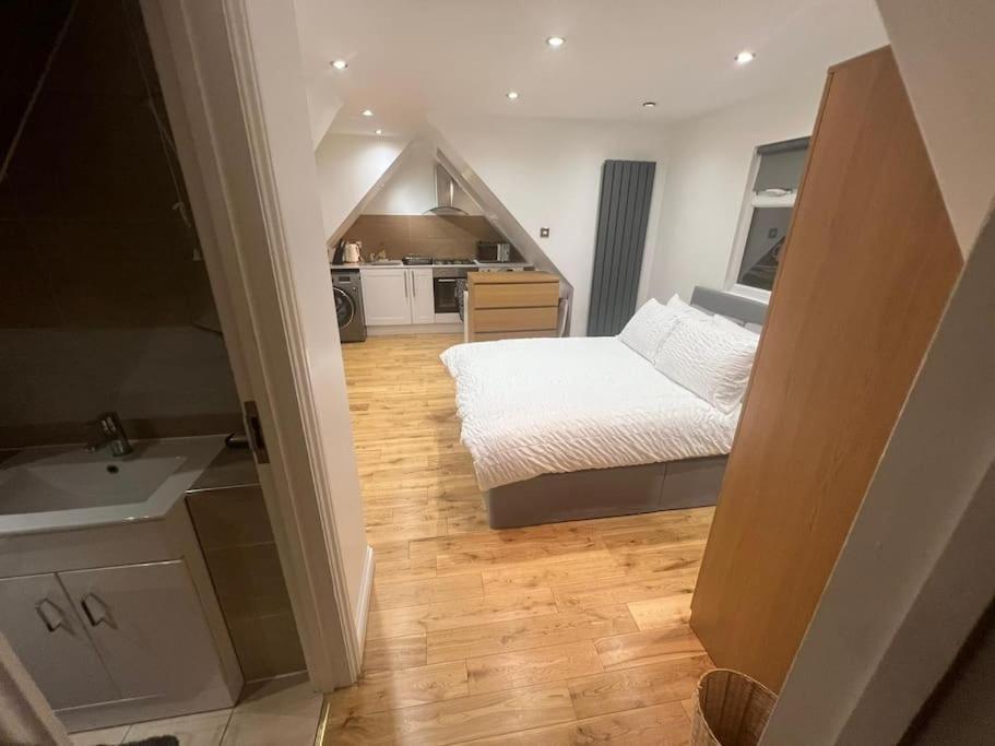Apartment Hampden Rd N8,studio Flat London