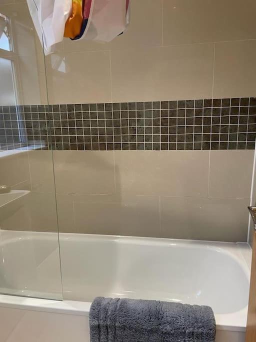 Green Lanes N8, Studio Flat! Apartment London