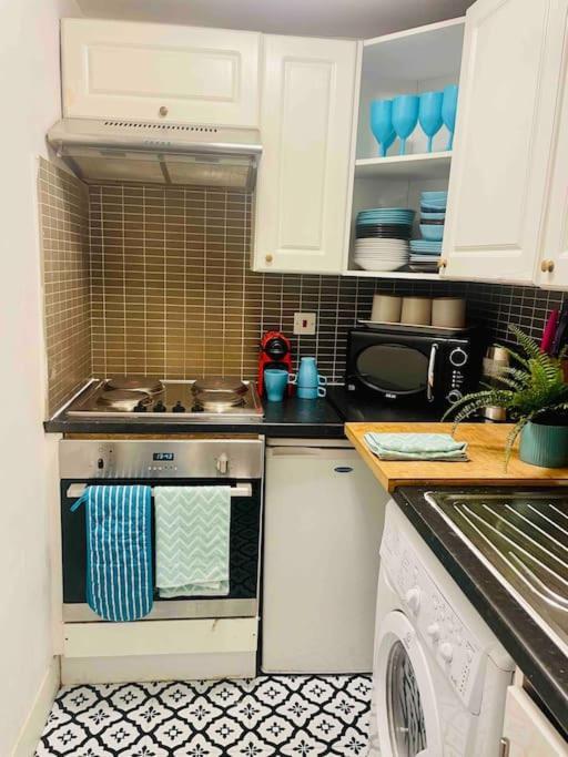 Cute 3 Bedroom Flat In Islington + Parking Leilighet