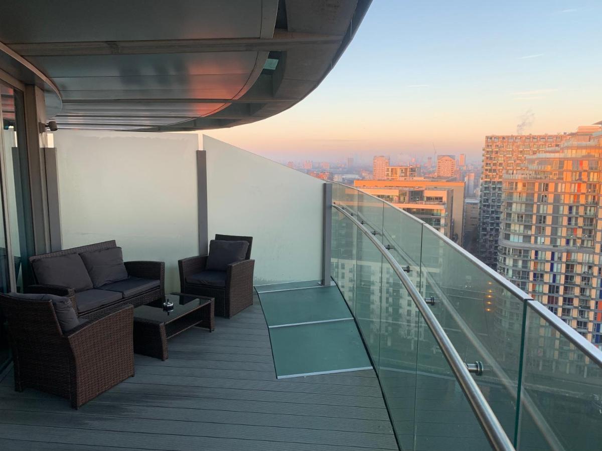 Canary Wharf Luxury Flat W/ View & Terrace Londen