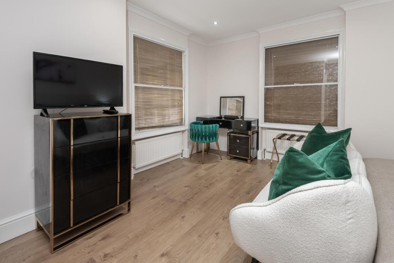 The House - Entire Villaer London