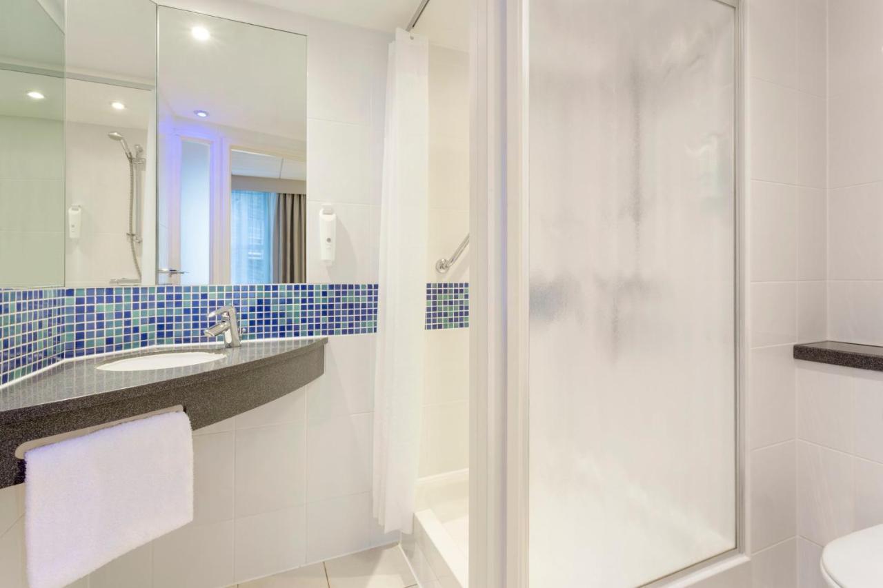 Express Park Royal By Ihg Hotell London