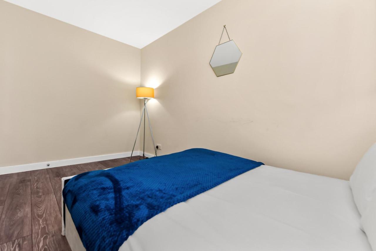Family Friendly, Zone 2, 2 Beds, Overground Leilighet