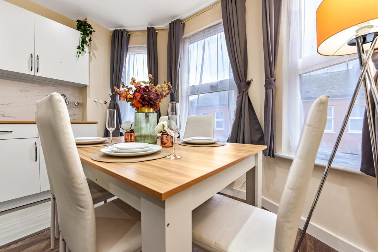 Family Friendly, Zone 2, 2 Beds, Overground Appartement