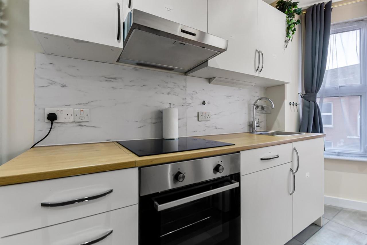 Family Friendly, Zone 2, 2 Beds, Overground London