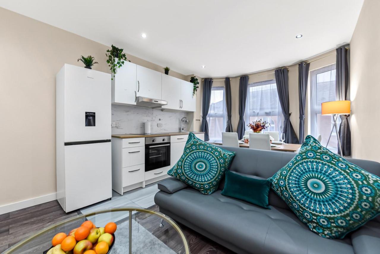 Family Friendly, Zone 2, 2 Beds, Overground Apartment *