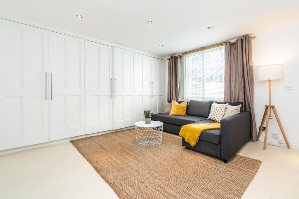 Spacious Beautiful Just-renovated Flat With Patio - Chelsea Appartement *