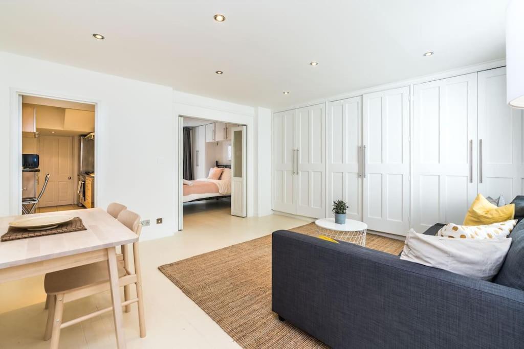 Spacious Beautiful Just-renovated Flat With Patio - Chelsea Appartement *