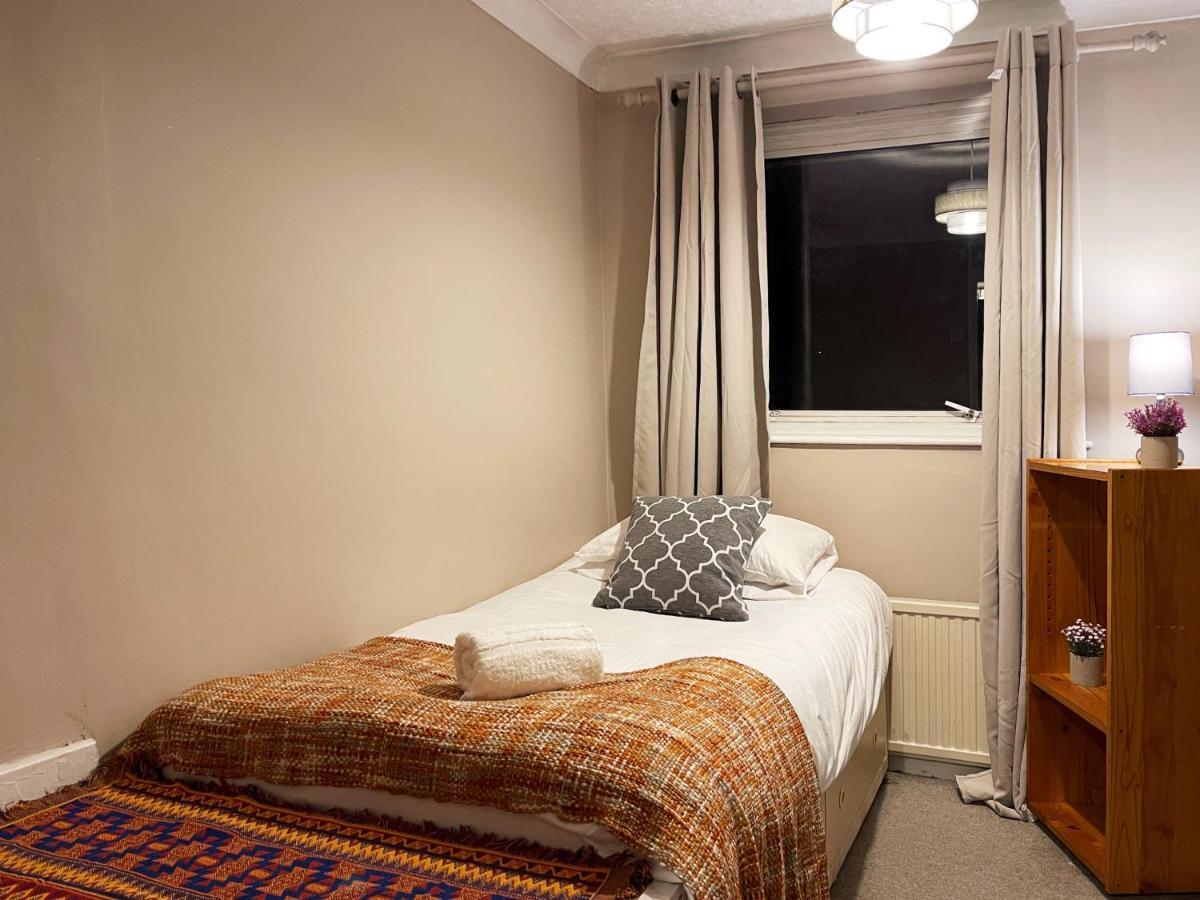 Lägenhet Vintage 3 Bedroom House Near Catford - 1 Double Bed, 3 Single Beds, Max 5 People