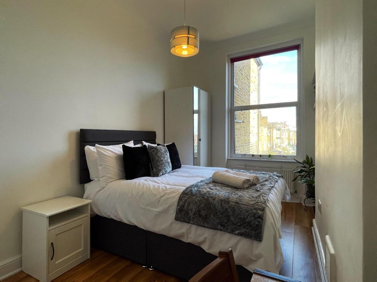 Sarah's Cozy Near Queen's Park * Londen