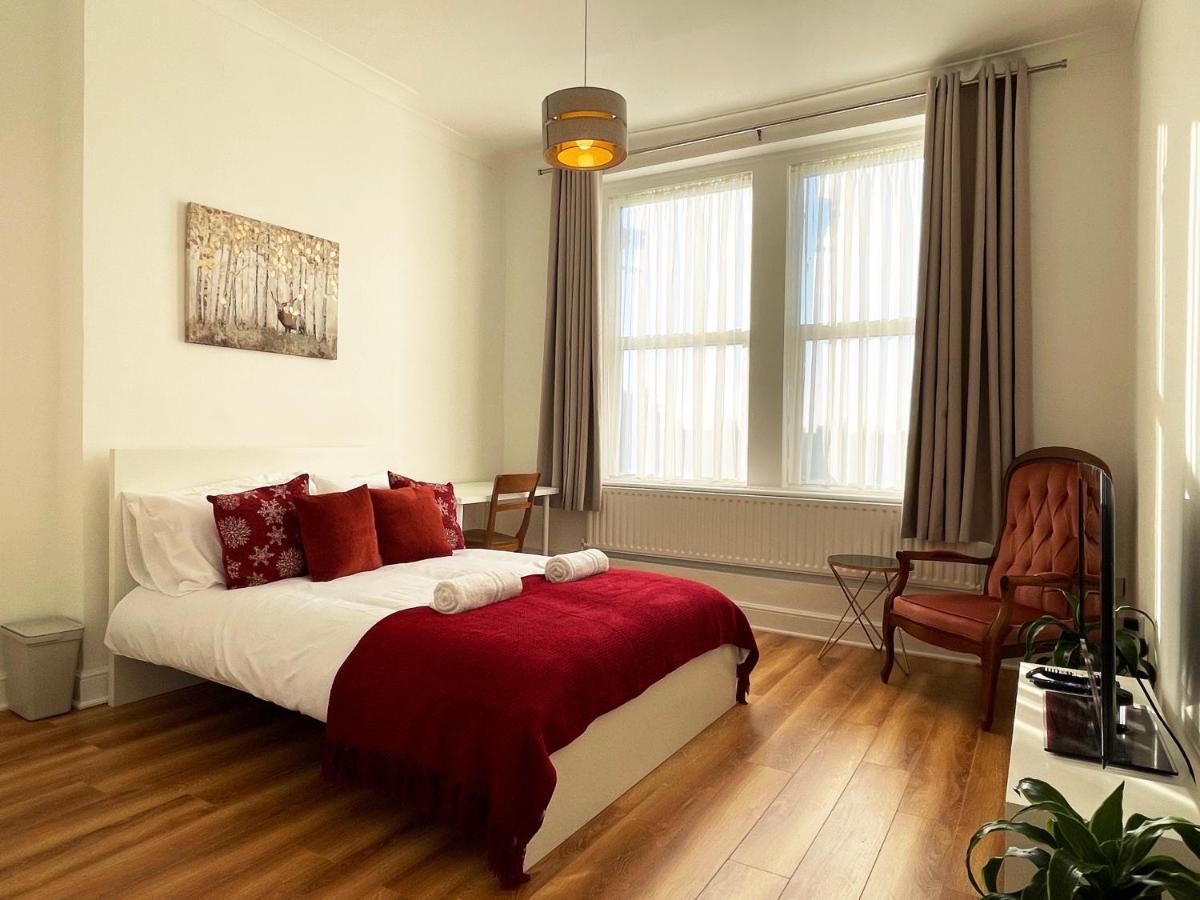 Sarah's Cozy Near Queen's Park Appartement Londen