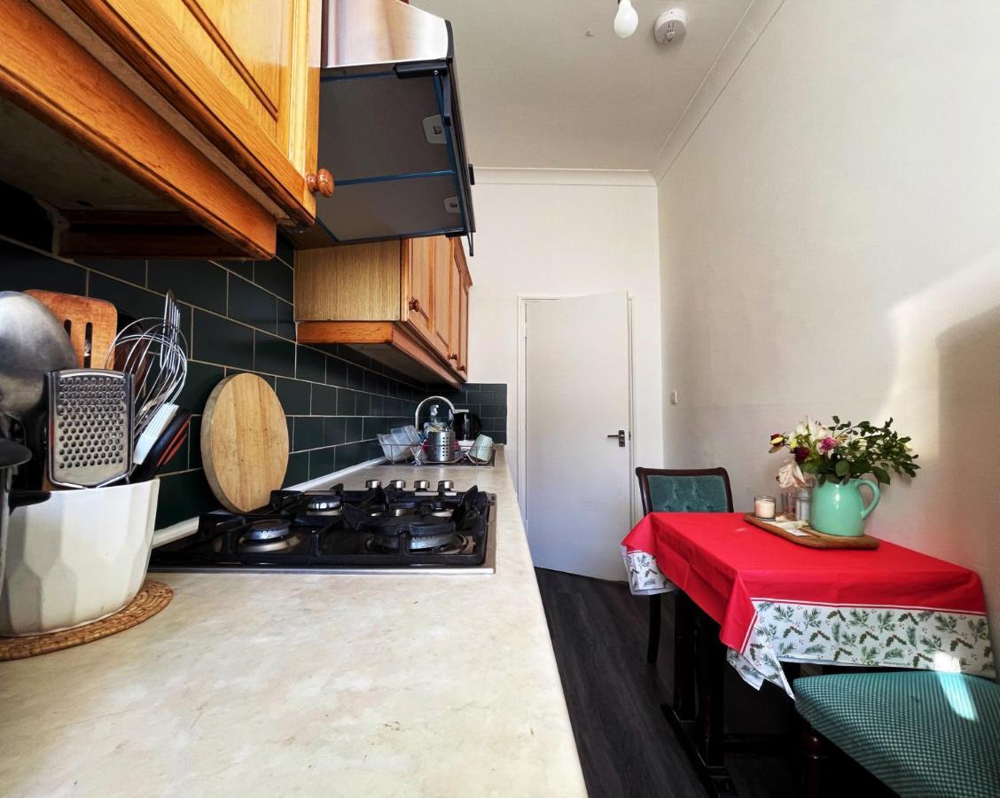 Appartement Sarah's Cozy Near Queen's Park Londen