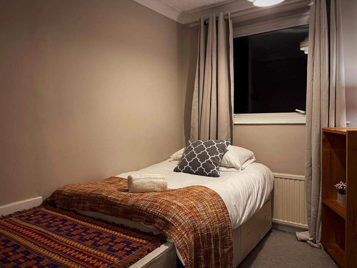 Lägenhet Vintage 3 Bedroom House Near Catford - 1 Double Bed, 3 Single Beds, Max 5 People London