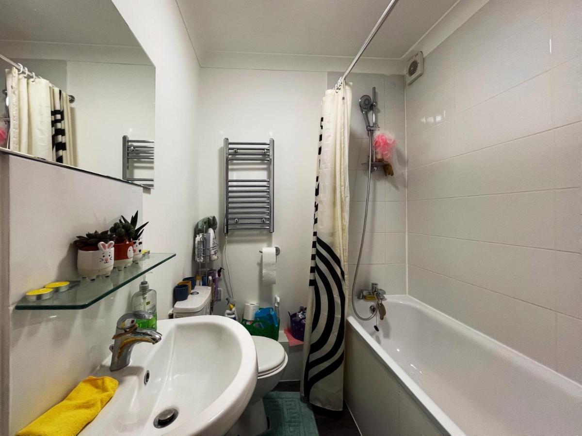 Appartement Sarah's Cozy Near Queen's Park Londen