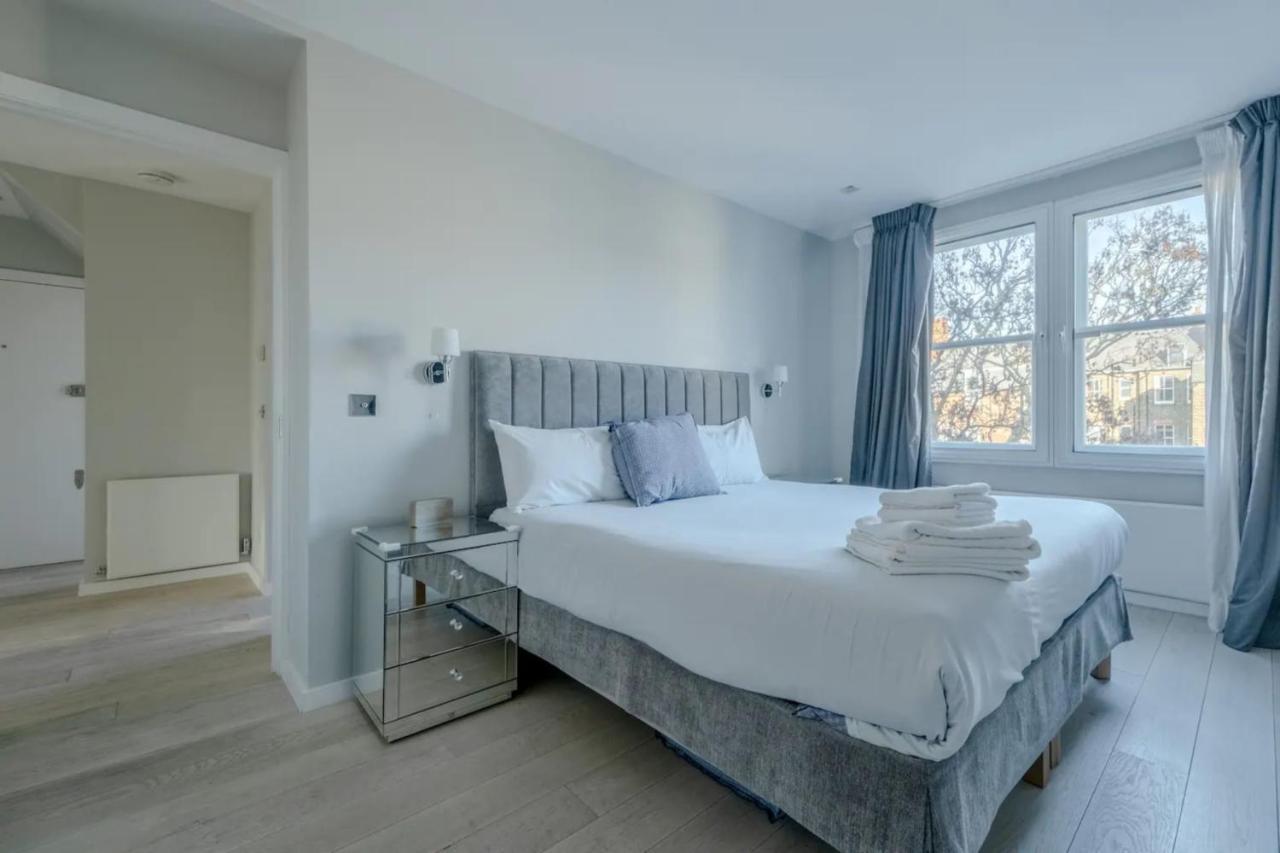 Modern And Luxurious 2 Bedroom Flat - Barons Court Appartement Londres