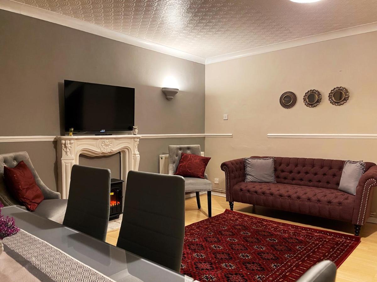 Vintage 3 Bedroom House Near Catford - 1 Double Bed, 3 Single Beds, Max 5 People Lägenhet *