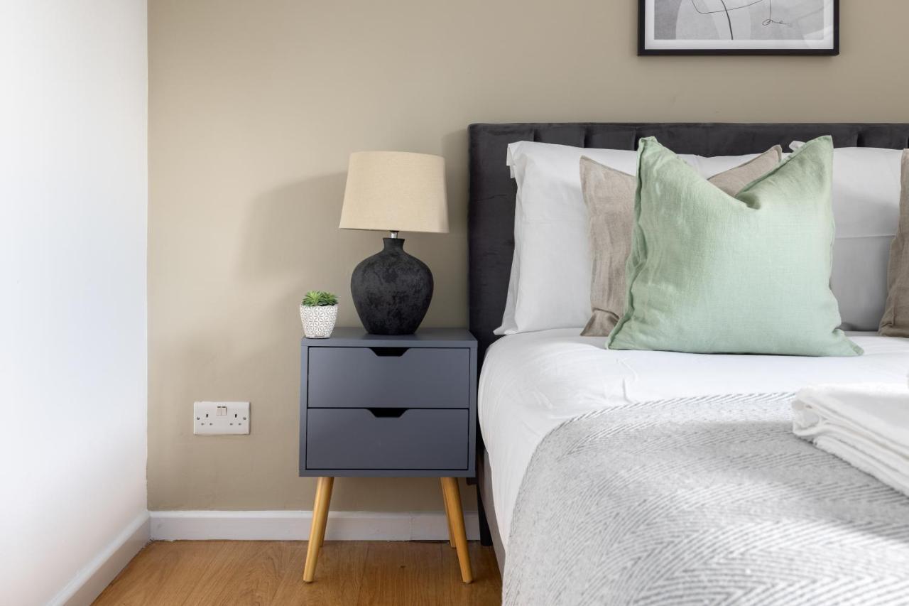 The Camberwell Apartment *