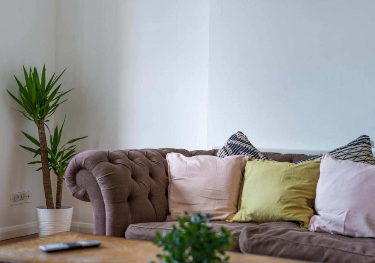 Spacious Cricklewood Sleeps 4 Londen